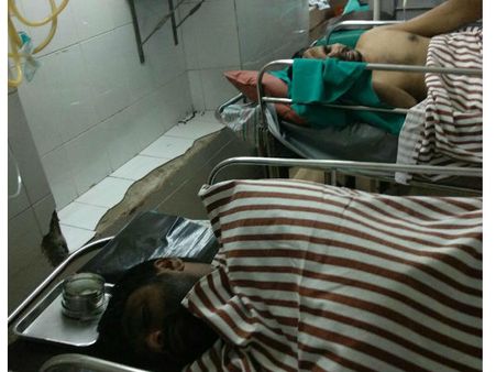 വെള്ളപ്പൊക്കം റിപ്പോർട്ട് ചെയ്യാൻ എത്തിയ മാതൃഭൂമി ചാനൽ സംഘത്തിന്റെ വള്ളം മറിഞ്ഞു; 2 പേരെ കാണാനില്ല