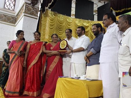 ഇത് ചക്കിട്ടപ്പാറ വനിതാ സഹകരണ സംഘം; ആസ്തി 15 കോടി, നെടുംതൂൺ ത്രേസ്യാമ്മയും!