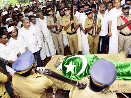 ഔദ്യോഗിക ബഹുമതികളോടെ ചെര്‍ക്കളം അബ്ദുള്ളയുടെ ഭൗതിക ശരീരം ഖബറടക്കി