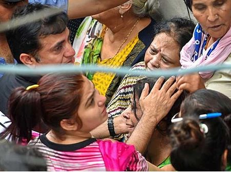 കൂട്ടക്കുരുതി നടത്താൻ പ്രേരിപ്പിച്ചത് രാജസ്ഥാനിലെ ആൾദൈവമോ? ദുരൂഹത മാറാതെ ദില്ലിയിലെ 11 പേരുടെ മരണം