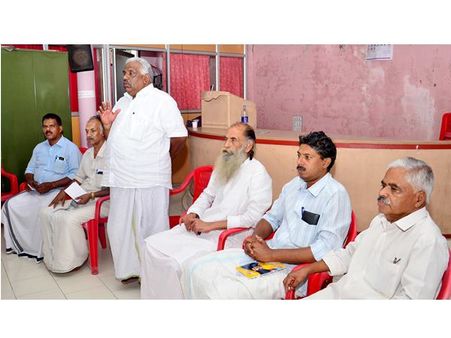 വേതനവും ഗ്രാറ്റുവിറ്റിയുമില്ല: വയനാട്ടില്‍ എല്‍സ്റ്റണ്‍ എസ്റ്റേറ്റില്‍ തൊഴിലാളികള്‍ സമരത്തിന്