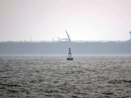 പുതിയ ഭീഷണിയുമായി ഇറാന്‍; ഹോര്‍മുസ് കടലിടുക്കിലൂടെ ഒരു എണ്ണക്കപ്പലും പോവില്ല, പോവുമെന്ന് യുഎസ്