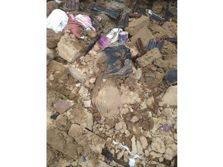 അപകടത്തെക്കുറിച്ച് സമീപവാസികള്‍ അറിഞ്ഞത് പിറ്റേ ദിവസം: അച്ഛനും മകനും മരണത്തോട് മല്ലിട്ടു!