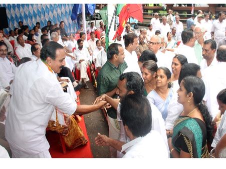 കരിപ്പൂർ വിമാനത്താവളത്തോട് അവഗണന തുടര്‍ന്നാല്‍ കേന്ദ്രത്തിനെതിരെ സമരം ശക്തമാക്കും: ചെന്നിത്തല