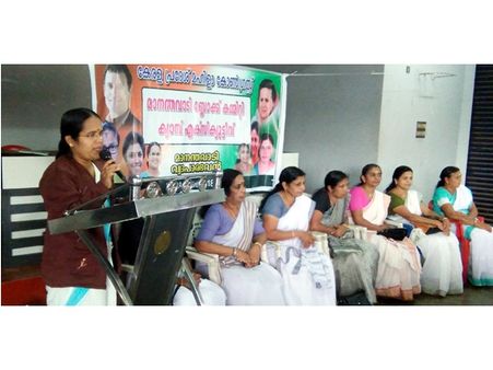 മഴക്കെടുതിയില്‍ ദുരിതമനുഭവിക്കുന്നവര്‍ക്ക് സൗജന്യ റേഷന്‍ അനുവദിക്കണമെന്ന് പി കെ ജയലക്ഷ്മി