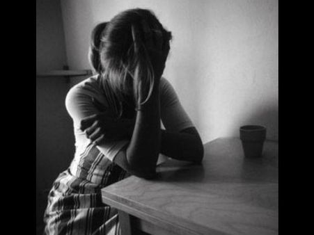 കംപ്യൂട്ടർ ലാബിലും ക്ലാസ് മുറിയിലും ലൈംഗിക ചൂഷണം; മാർക്ക് കുറയ്ക്കുമെന്ന് ഭീഷണി; അധ്യാപകനെതിരെ പരാതി