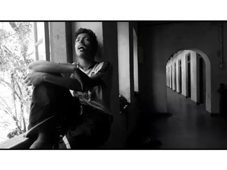 'പെണ്ണേ എടി പെങ്കോച്ചേ നീ എന്നെ മറന്നില്ലേ....' ; അഭിമന്യു പാടിയ നാടന്‍പാട്ട്‌ വൈറലായി 