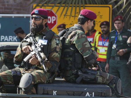 പാകിസ്താനിൽ ഇമ്രാൻ ഖാനൊപ്പം സൈന്യവും? തിരഞ്ഞെടുപ്പിൽ സൈനികർക്ക് 'മജിസ്‌ട്രേറ്റ് പദവി... വീണ്ടും?