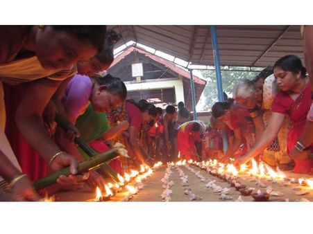 ഒരുലക്ഷം ദീപം തെളിയിച്ച് രാമായണ മാസാചരണം: ദീപപ്രഭയില്‍ പൂപ്പാറ ശ്രീ മഹാദേവ ക്ഷേത്രം