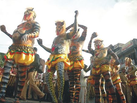 സർക്കാർ പ്രഖ്യാപിച്ച ധനസഹായം ലഭിച്ചില്ല; സാമ്പത്തിക ഞെരുക്കത്തിൽ തൃശ്ശൂരിലെ പുലികൾ