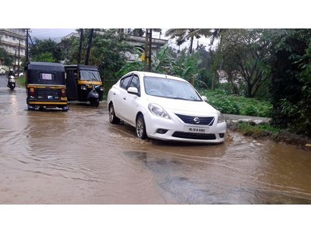 ബാണാസുര സാഗറിലെത്താന്‍ നടുവൊടിയും യാത്ര; തകര്‍ന്ന് തരിപ്പണമായി കല്‍പ്പറ്റ-പടിഞ്ഞാറത്തറ റോഡ്