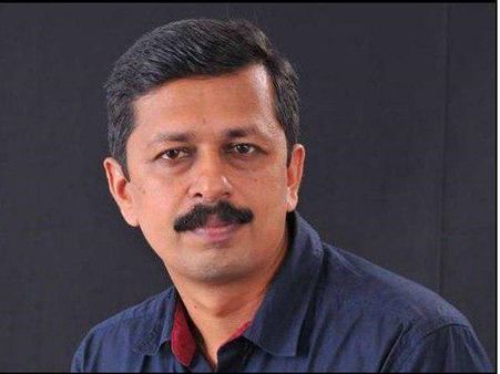 മീശ പ്രസിദ്ധീകരിക്കാന്‍ തയ്യാറാണെന്ന് മലയാളം വാരിക.... മുട്ടുമടക്കിയാല്‍ മുട്ടിലിഴയേണ്ടി വരും