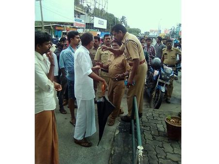 കുമ്പളം ടോൾ പ്ലാസയിൽ ഗുണ്ടാ ആക്രമണം: മുൻ മരട് പഞ്ചായത്ത് വൈസ് പ്രസിഡന്റിനും, മകനും പരിക്കേറ്റു