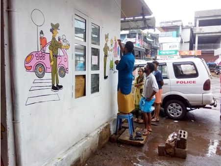 വളാഞ്ചേരി സ്ത്രീ-ശിശു സൗഹൃദ ബസ്റ്റാന്റ്; പിന്നിൽ ജനമൈത്രി പോലീസ്, ചിത്രംവര തുടങ്ങി