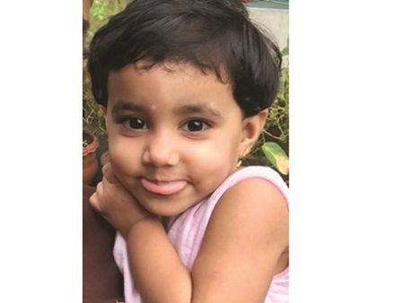 അപകടത്തില്‍പ്പെട്ട കാറിന്റെ സ്റ്റിയറിങ്ങില്‍ കുടുങ്ങി ഒന്നരവയസുകാരി മരിച്ചു