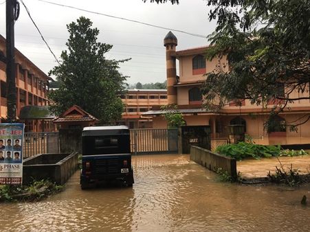 തൃശൂരില്‍ യാത്രാസ്തംഭനം; നഗരം ഒറ്റപ്പെട്ടു