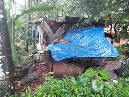 ദുരിതാശ്വാസപ്രവര്‍ത്തനത്തിന് വേണ്ടത് 10000 കോടിയിലേറെ രൂപ; മദ്യത്തിന്റെ വില കൂട്ടാന്‍ തീരുമാനം