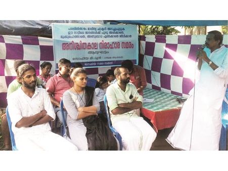 ചാവക്കാട് മാലിന്യ പ്രശ്‌നം; വിദ്യാര്‍ഥിനി അനിശ്ചിതകാല നിരാഹാരസമരം ആരംഭിച്ചു