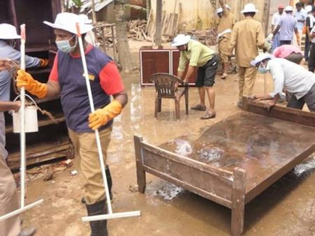 ചെങ്ങന്നൂരില്‍ ശുചീകരണ യജ്ഞം ഊര്‍ജിതം: ഒരു ദിവസം വൃത്തിയാക്കിയത് നൂറോളം വീടുകള്‍