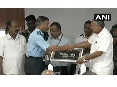 നിങ്ങളുടെ മനശക്തി പ്രളയത്തിനും മേലെ; സൈന്യത്തിന് നന്ദി അറിയിച്ച് കേരളം... വീഡിയോ