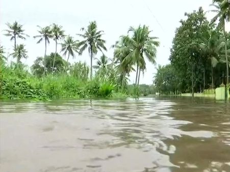 കണിച്ചുകുളങ്ങര ദുരിതാശ്വാസ ക്യാംപില്‍ 1500 പേര്‍ ഓണസദ്യയുണ്ണും: ക്യാമ്പിലുള്ളത് 750 പേര്‍!