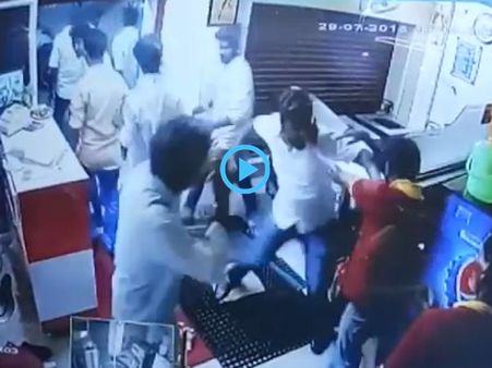 സൗജന്യമായി ബിരിയാണി നല്‍കിയില്ല; ഹോട്ടല്‍ ജീവനക്കാര്‍ക്ക് ഡിഎംകെ അണികളുടെ ക്രൂരമര്‍ദ്ദനം-വീഡിയോ