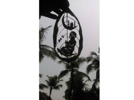 പച്ചിലയില്‍ ചിത്രങ്ങള്‍ വെട്ടിയെടുത്തുള്ള എംടി രാജേഷിന്റെ കരവിരുത്: വിവാഹ ക്ഷണക്കത്തും പച്ചിലയില്‍