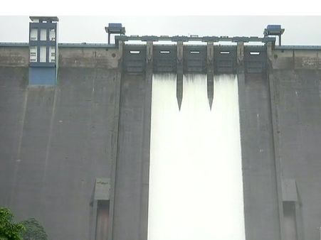 ഇടുക്കിയിൽ നിന്നും പുറത്തേക്ക് ഒഴുക്കുന്ന ജലത്തിന്റെ അളവ് കുറച്ചു; രണ്ട് ഷട്ടറുകൾ അടച്ചു