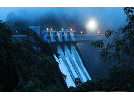 ഇടുക്കി അണക്കെട്ടില്‍ ചിത്രങ്ങള്‍ എടുക്കുന്നവര്‍ക്കെതിരെ കര്‍ശന നടപടി: കളക്ടറുടെ നിര്‍ദേശം!