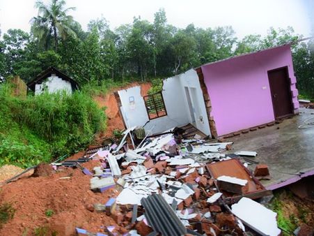 കണ്ണൂര്‍ ജില്ലയില്‍ ദുരിതാശ്വാസ ക്യാമ്പുകളുടെ എണ്ണം 17 ആയി; ക്യാമ്പുകളില്‍ കഴിയുന്നത് രണ്ടായിരത്തോളം പേര്‍