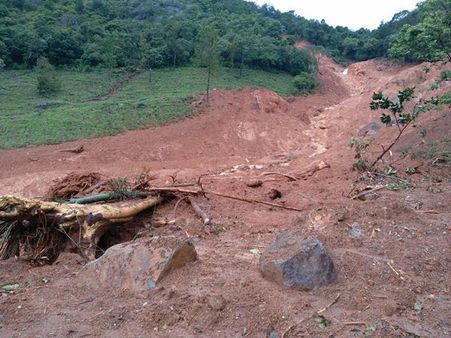 വയനാട്ടില്‍ ഉരുള്‍പൊട്ടലുണ്ടായത് അമ്പതിടത്ത്: കുറിച്യര്‍മലയില്‍ വീണ്ടും മണ്ണിടിഞ്ഞു