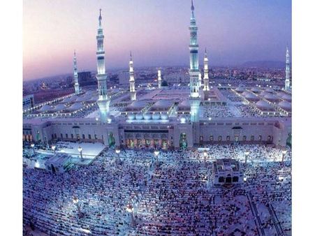 മക്കയ്ക്ക് വിട: പ്രവാചക നഗരി ലക്ഷ്യമാക്കി തീര്‍ഥാടക ലക്ഷങ്ങള്‍,