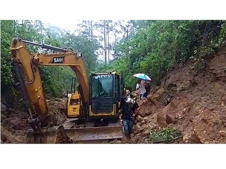 ഇടുക്കി: റിസോര്‍ട്ടില്‍ കുടുങ്ങിയ വിനോദസഞ്ചാരികളെ സുരക്ഷിത സ്ഥാനങ്ങളിലേക്ക് മാറ്റി: കെടിഡിസിയില്‍!