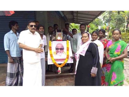 കരുണാനിധിയുടെ മരണത്തില്‍ മനംനൊന്ത് മലപ്പുറം കാഞിയൂരിലെ തമിഴ് കുടുംബങ്ങള്‍