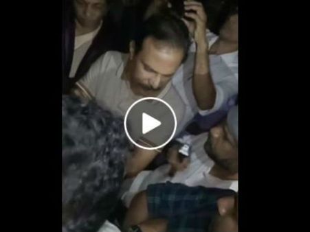 ദുരിതാശ്വാസ ക്യാമ്പില്‍ നിന്ന് സാധനങ്ങള്‍ കടത്തി; ഉദ്യോഗസ്ഥരെ നാട്ടുകാര്‍ പിടികൂടി, വീഡിയോ