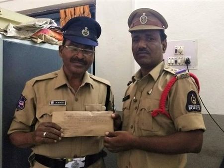 കേരളത്തിനായി ഒരു മാസം: ദുരിതാശ്വാസ നിധിയിലേക്ക് 68,000 രൂപ നല്‍കി ഹൈദരാബാദ് പോലിസുകാരനും