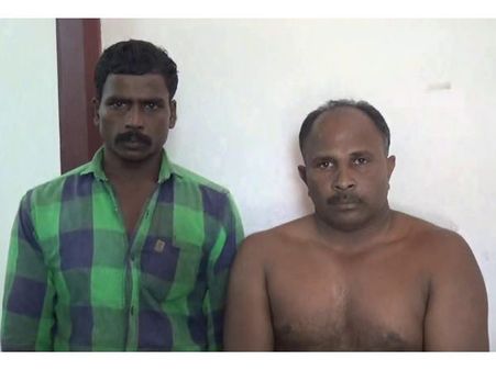 മറയൂരില്‍ വന്‍ ചന്ദനവേട്ട: രണ്ടുപേര്‍ പിടിയില്‍, ചന്ദനം കടത്തിയ വാഹനവും കസ്റ്റഡിയില്‍!!
