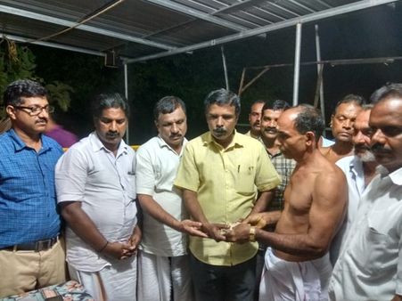 മനുഷ്യ സ്‌നേഹമാണ് ദൈവ സ്‌നേഹം; കാനച്ചേരി ശ്രീ കുറുമ്പക്കാവിലെ ഭണ്ഡാര വരവ് ദുരിതാശ്വാസ നിധിയിലേക്ക് കൈമാറി