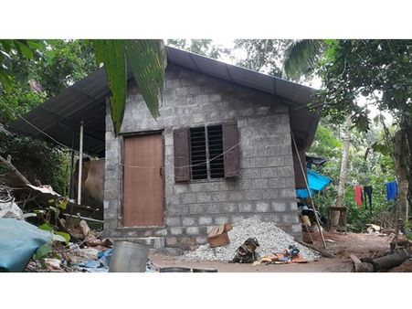 വാട്‌സ്ആപ്പ് ഗ്രൂപ്പിന്റെ സ്‌നേഹ സമ്മാനം... മോഹനന് നൽകിയത് പുത്തൻ വീട്!!