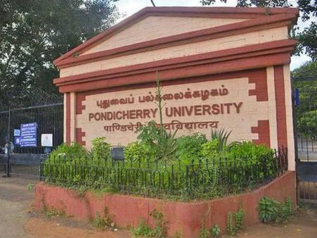 പോണ്ടിച്ചേരി യൂണിവേഴ്‌സിറ്റിയിലും കാവിവല്‍ക്കരണം... പ്രതിഷേധവുമായി വിദ്യാര്‍ത്ഥികള്‍!!