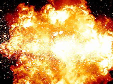 അങ്കമാലിയിലെ ശാസ്ത്രമേളയിൽ അഗ്നിപർവ്വത മാതൃക പൊട്ടിത്തെറിച്ചു, കുട്ടികളടക്കം 52 പേർക്ക് പരിക്ക്