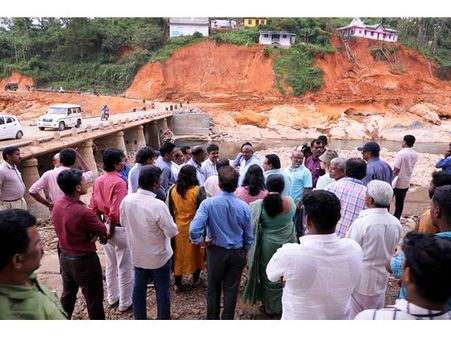 ലോകബാങ്ക് പ്രതിനിധികള്‍ ഇടുക്കിയില്‍: പ്രളയകെടുതികള്‍ വിലയിരുത്തി, നാശനഷ്ടങ്ങള്‍ നേരിട്ട് ബോധ്യമായി
