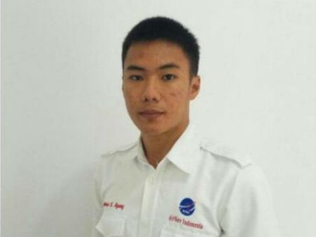 അഗുങിന്റെ ധീരതയില്‍ രക്ഷപ്പെട്ടത് നിരവധി യാത്രികര്‍.... ഇന്തോനേഷ്യന്‍ ഹീറോയായി 21കാരന്‍!!