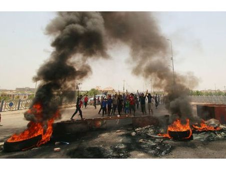 ഇറാഖിലെ ബസറയില്‍ ജനകീയ പ്രതിഷേധം ആളിക്കത്തുന്നു; സര്‍ക്കാര്‍ ഓഫീസുകള്‍ക്ക് തീവച്ചു