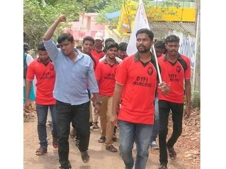 ദുരിതാശ്വാസ നിധി വിതരണം: പാലക്കാട് സിപിഐക്കെതിരെ ആരോപണവുമായി ഡിവൈഎഫ് ഐ