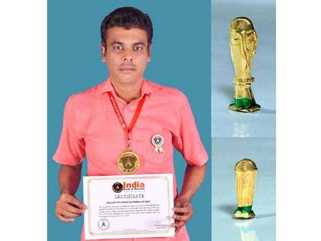 200 മില്ലി സ്വര്‍ണ്ണത്തില്‍ കുഞ്ഞന്‍ വേള്‍ഡ് കപ്പ്: അബ്ദുല്‍ അലി ഇന്ത്യ ബുക്ഓഫ് റെക്കോര്‍‍ഡ്സില്‍