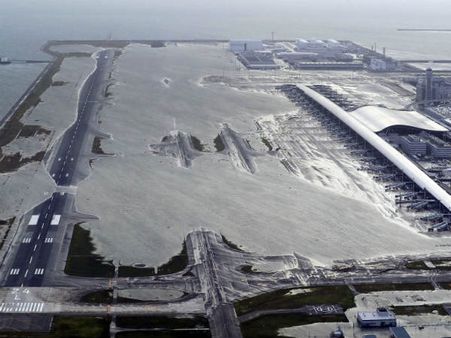 ജപ്പാനെ പിടിച്ചുകുലുക്കി 'ജെബി'... സുനാമിയിലും കുലുങ്ങാത്തവർ ശരിക്കും അടിപതറി; കാൽ നൂറ്റാണ്ടിനിടെ...