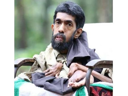 ഇതാണ് ജോണ്‍സണ്‍: 50 സോളാര്‍ വിളക്കില്‍ തീരുന്ന വെളിച്ചമല്ല ജോണ്‍സണ്‍