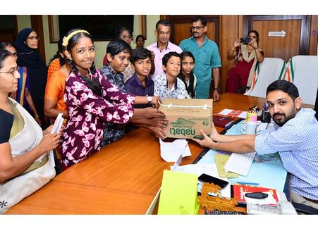 നവകേരളത്തിനായി ധനസമാഹരണം: കണ്ണൂരിലെ മുഴുവന്‍ സര്‍ക്കാര്‍ ഡോക്ടര്‍മാരും ഒരു മാസത്തെ ശമ്പളം നല്‍കും