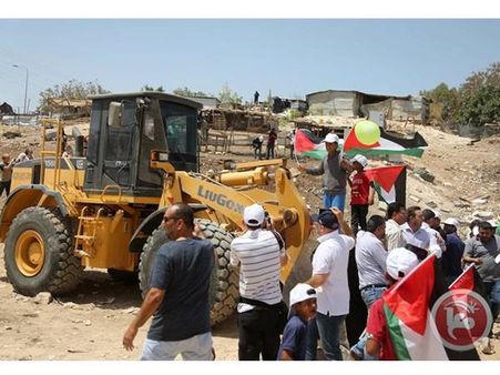 പലസ്തീന്‍ ഗോത്രവര്‍ഗ ഗ്രാമം ഇടിച്ചു നിരത്താന്‍ ഇസ്രായേല്‍ സൈന്യം: റോഡുകള്‍ തടസ്സപ്പെടുത്തി!